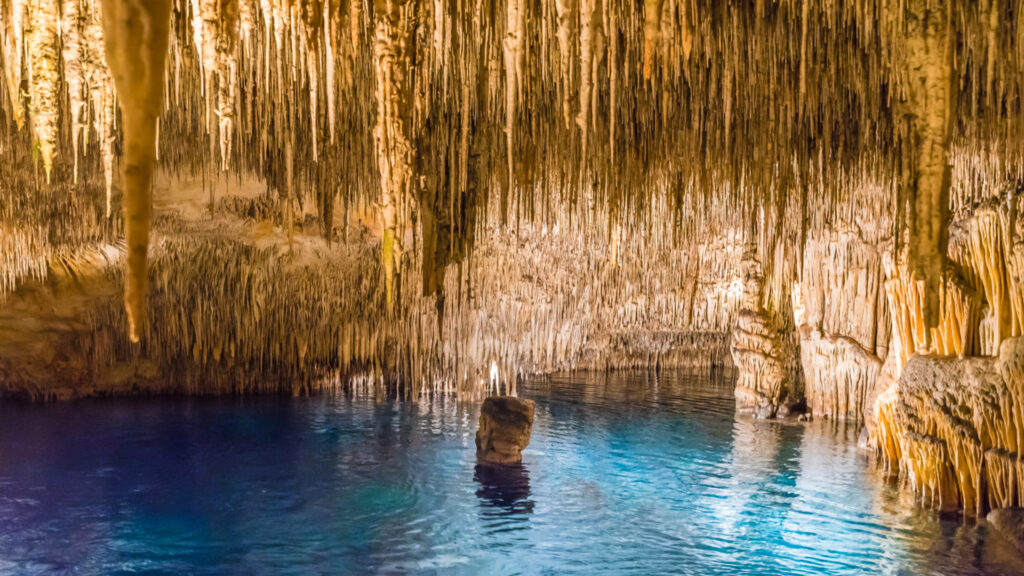 5 cuevas en España que no te puedes perder 1 5 cuevas en España que no te puedes perder