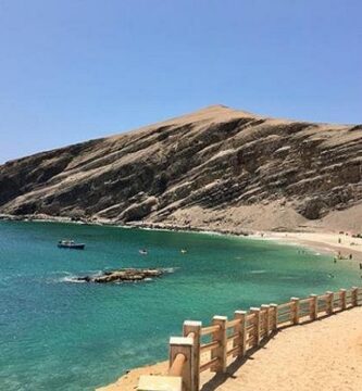Descubre la playa La Mina en Paracas Perú, un paraíso terrenal