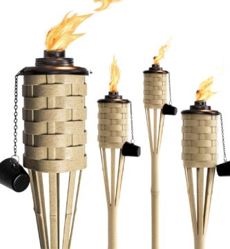 Antorchas de bambú: iluminación natural y estilo tropical para tu jardín