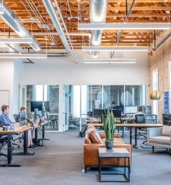 Hot desk: Flexibilidad y Eficiencia en Espacios de Trabajo Modernos