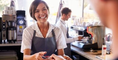 Cómo implementar una guía para aceptar crédito y débito en tu comercio